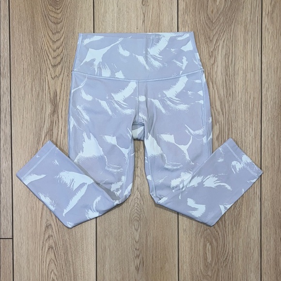 lululemon athletica Pants - EUC - Lululemon Wunder Under Crop Capri Gray and White Leggings